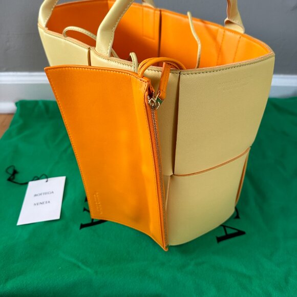 Bottega Veneta Acro Medium Woven Leather Tote - Picture 5 of 12